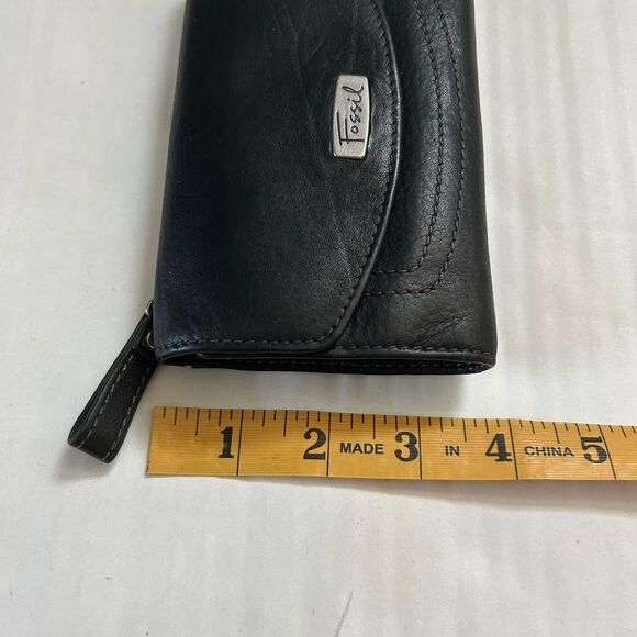 Fossil Vintage Black Leather Wallet with Silver Emblem - Picture 9 of 10